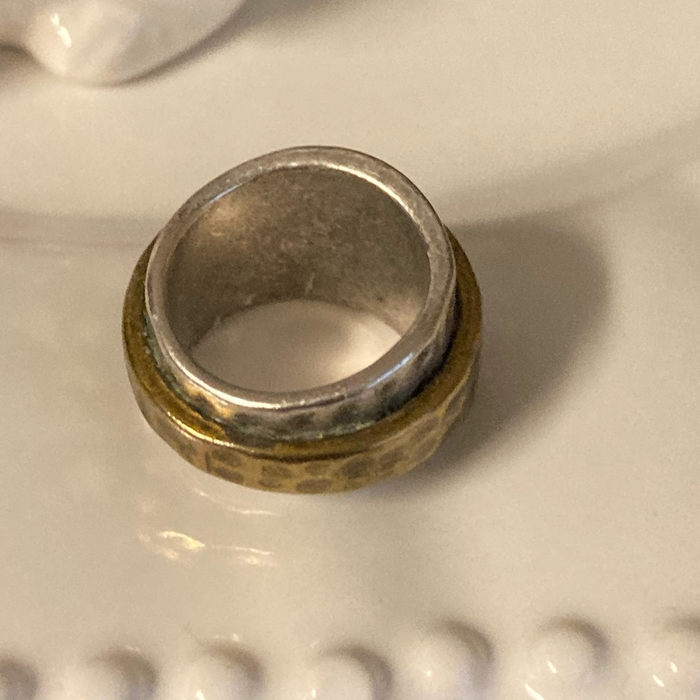 Two tone statement ring - Picture 2 of 4